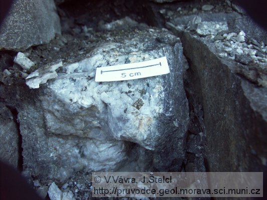 Zámčisko: barytová mineralizace